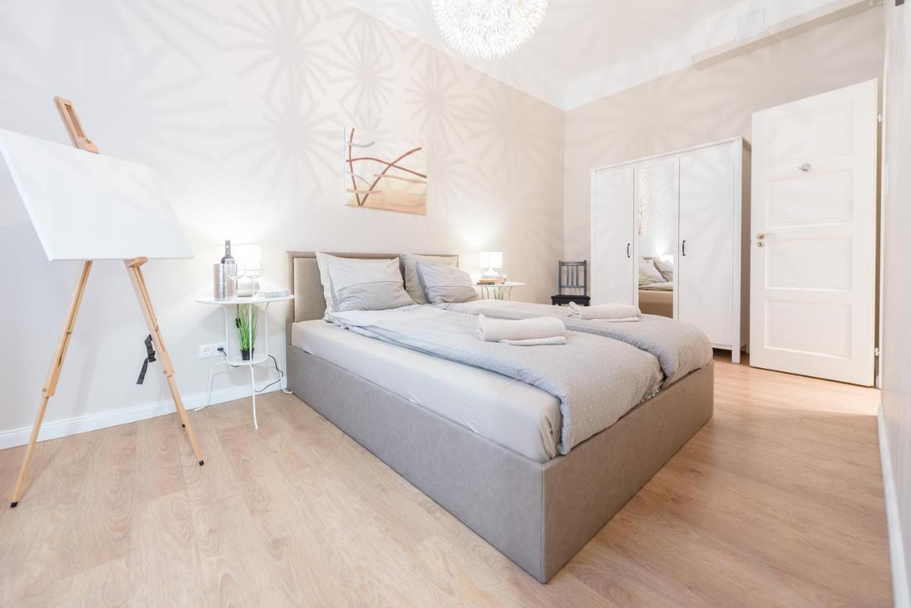 Downtown Heart 3 Bdr, 2 Bath, A/C Apartment Budapest Exterior photo